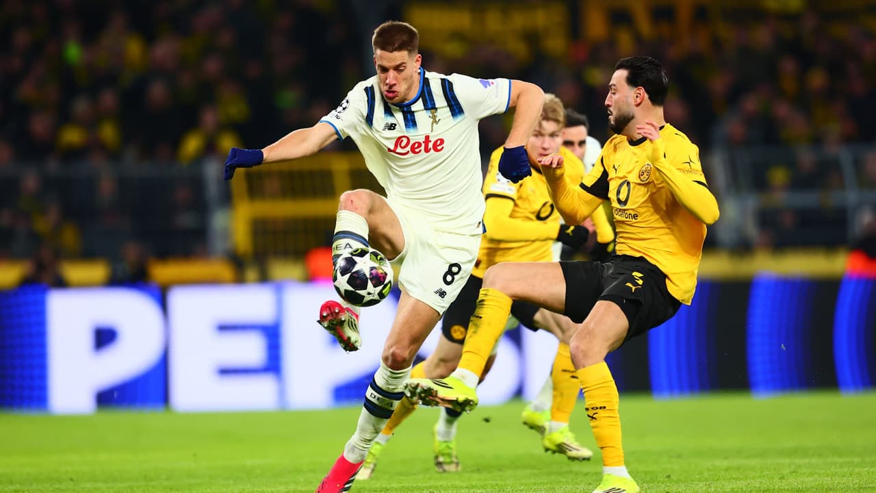 Borussia Dortmund take the first leg of the play-offs