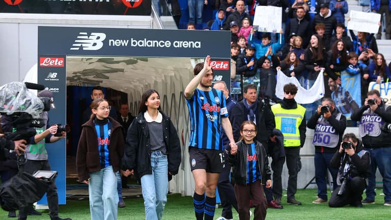 Celebrazione Marten De Roon-Serie A Enilive 25-26 Atalanta-Verona2399