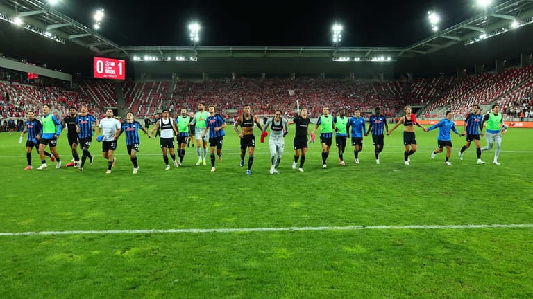 saluto ai tifosi-Playoff UECL Hapoel Tel-Aviv vs Atalanta-0051