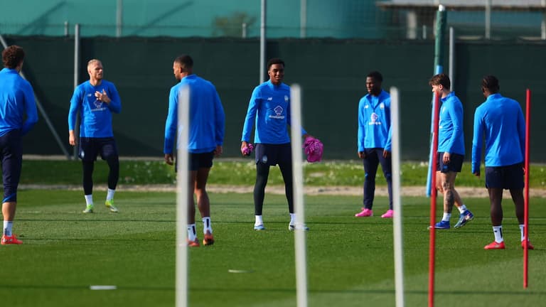 TRAINING-UCL R16  Training-0406