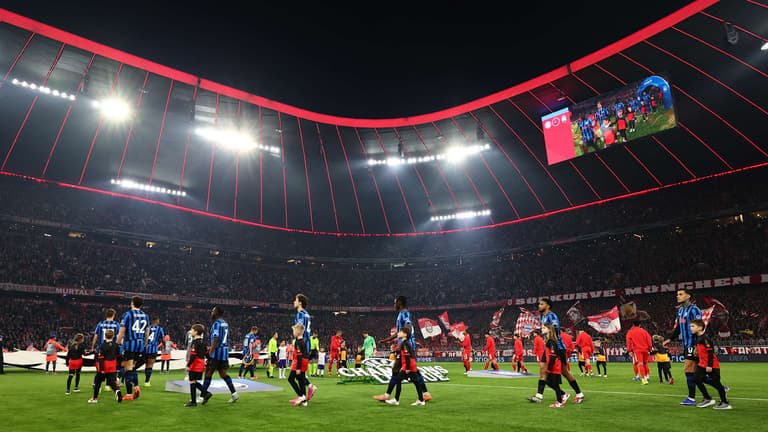 ingresso squadre-UCL R16 2nd leg Bayern Munchen-Atalanta-1063