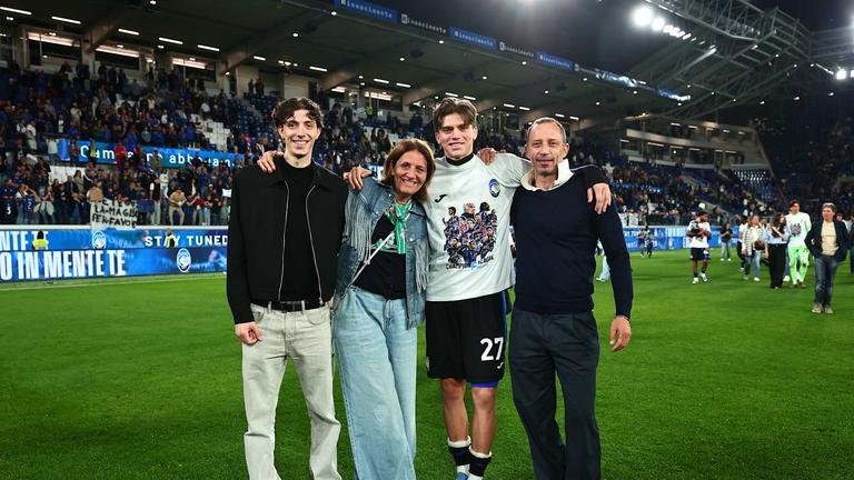 festa_fine_gara-Serie A Enilive 2024-25 giornata 38 Atalanta-Parma_0100