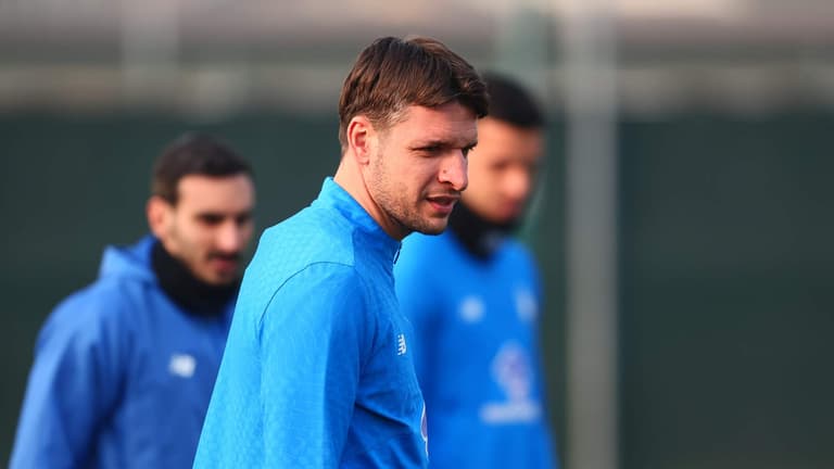 djimsiti berat-UCL KO Play-offs Training-0311