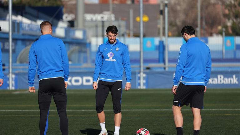 samardzic-during training session ahead of the UCL match between FC Barcelona - Atalanta_0179