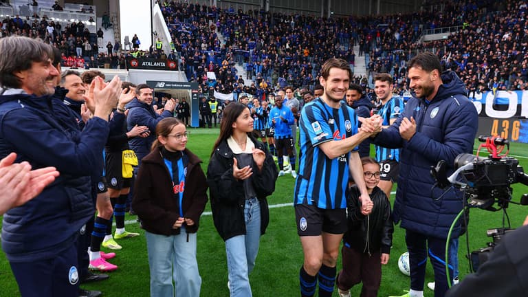 Celebrazione Marten De Roon-Serie A Enilive 25-26 Atalanta-Verona2406