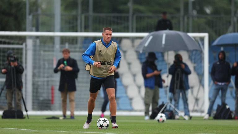 pasalic-during MD-1 UCL training  Atalanta vs Arsenal_0026