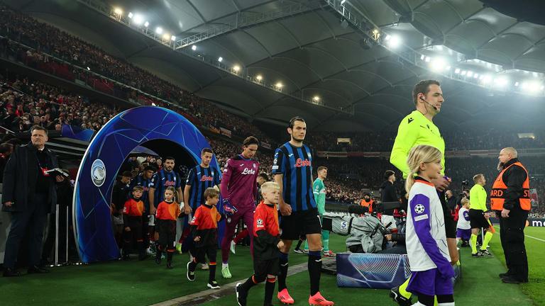 ingresso squadre-during UCL MD4 Stuttgart - Atalanta0001