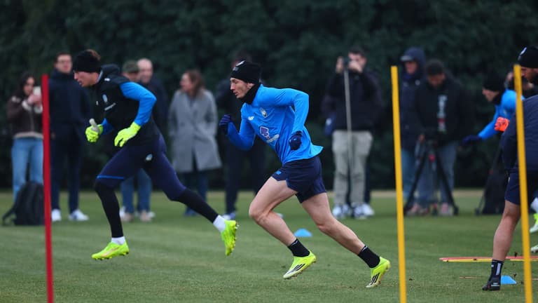 training-UCL League Phase MD7 Training-0237