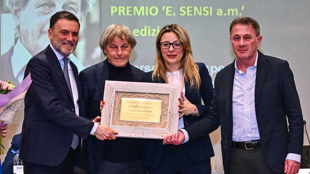 Giancarlo Finardi wins the "Enzo Sensi" award