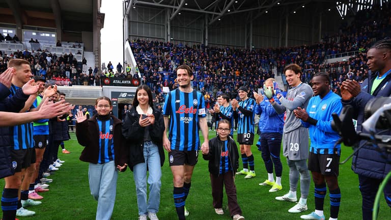 Celebrazione Marten De Roon-Serie A Enilive 25-26 Atalanta-Verona2402