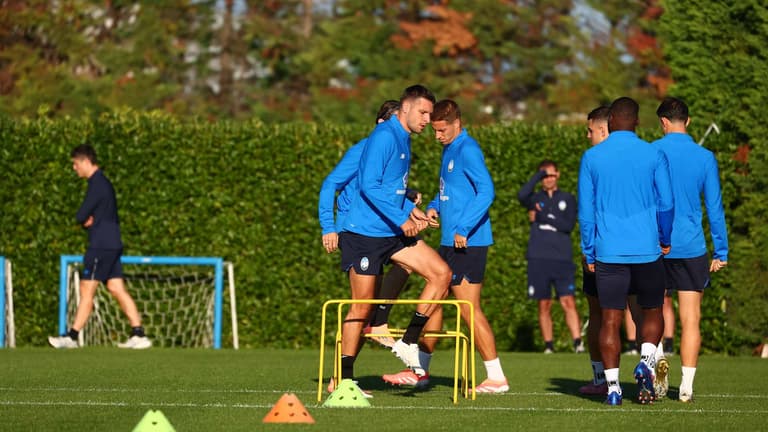 djimsiti berat-UCL League Phase MD2 Training0265