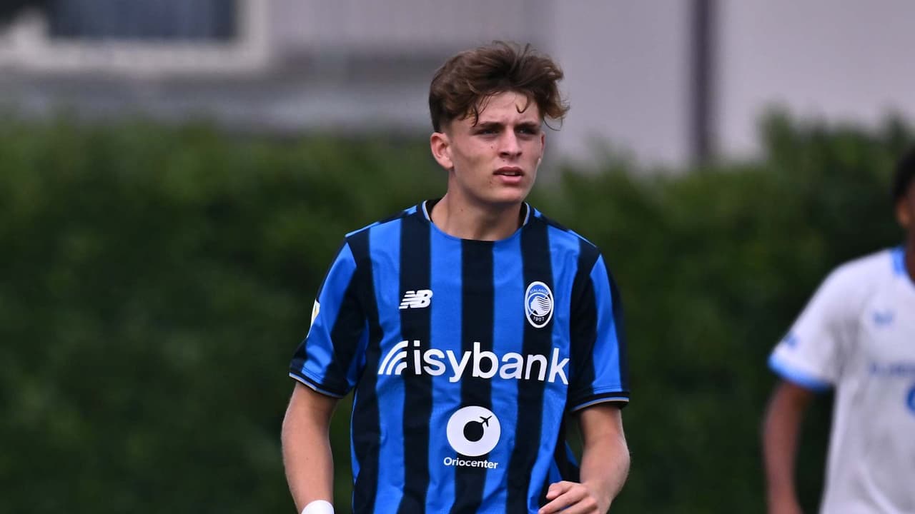 Steffanoni at the U-17s World Cup with Italy