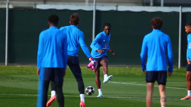 TRAINING-UCL R16  Training-0377