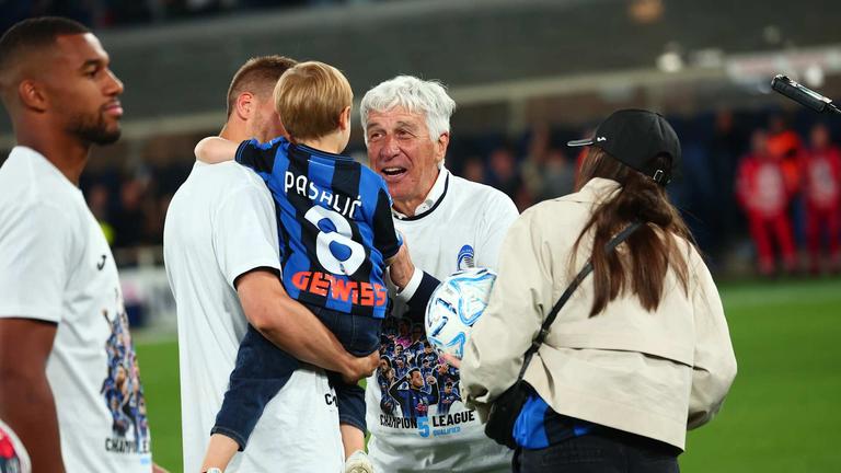 festa_fine_gara-Serie A Enilive 2024-25 giornata 38 Atalanta-Parma_0004