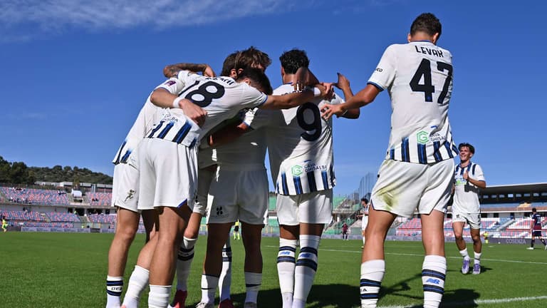 Misitano Giulio goal 0-1 esultanza - Cosenza - Atalanta U23 12-10-2025 182
