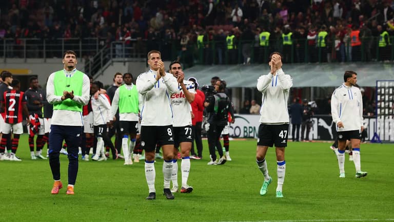 saluto ai tifosi-Serie A Enilive 26-27 Milan - Atalanta_0101