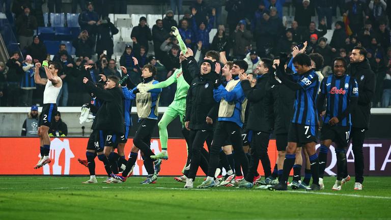 saluto ai tifosi-during MD-1 UCL Atalanta vs Sturm Graz_0060