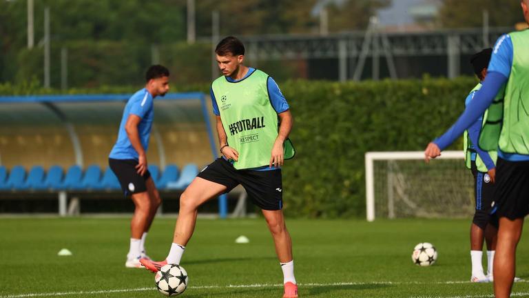 samardzic-during MD-1 UCL training  Atalanta vs Celtic_0055