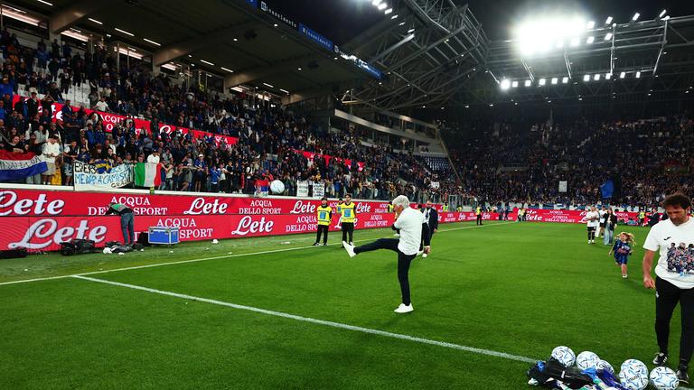 festa_fine_gara-Serie A Enilive 2024-25 giornata 38 Atalanta-Parma_0095