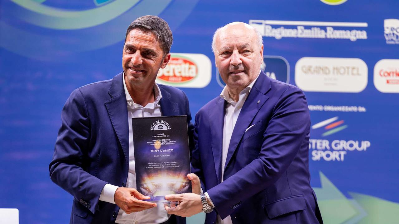 Sporting Director Tony D'Amico awarded by Assodirettori