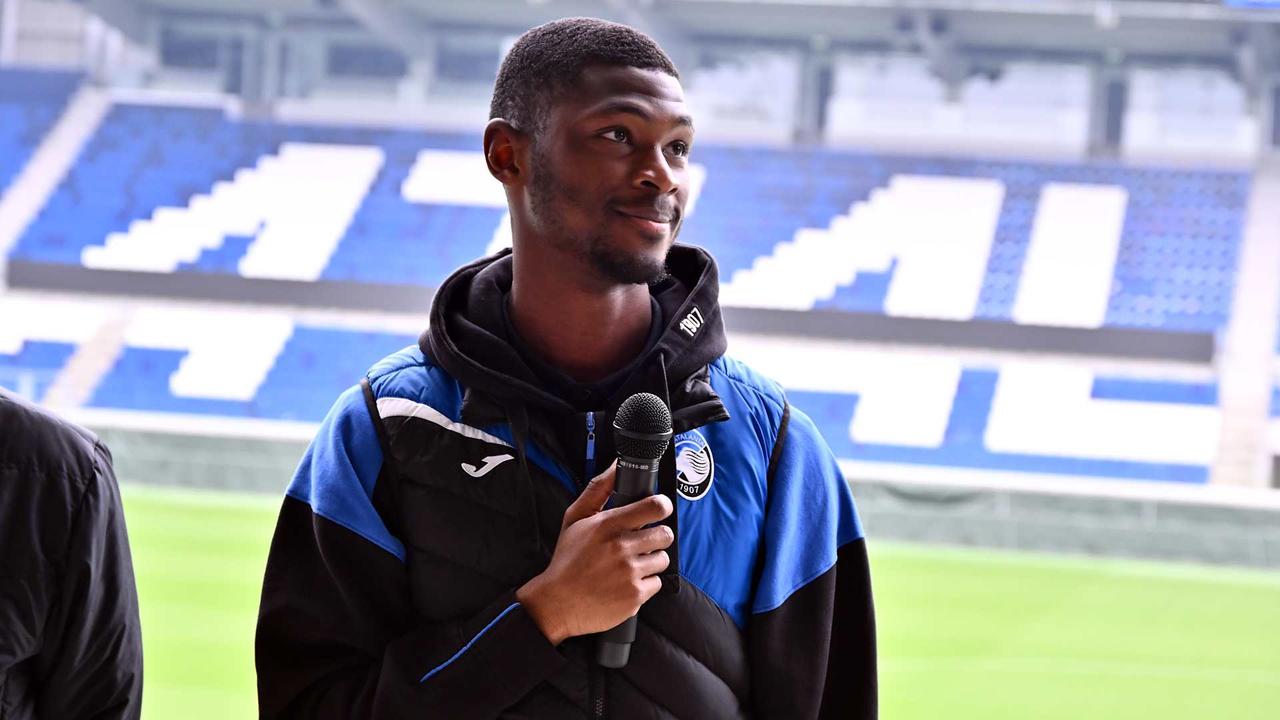 Henry Camara hosting 2024/25 "La Scuola allo Stadio" Round 8