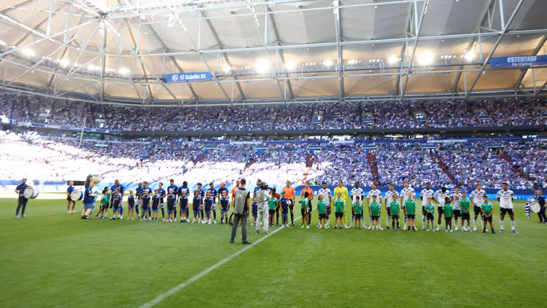 Squadre schierate a centrocampo | Partita amichevole Schalke 04-Atalanta | Gelsenkirchen Veltis Arena 08-08-2026