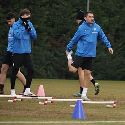 vlahović-during MD-1 UCL training Atalanta vs Sturm Graz_0024