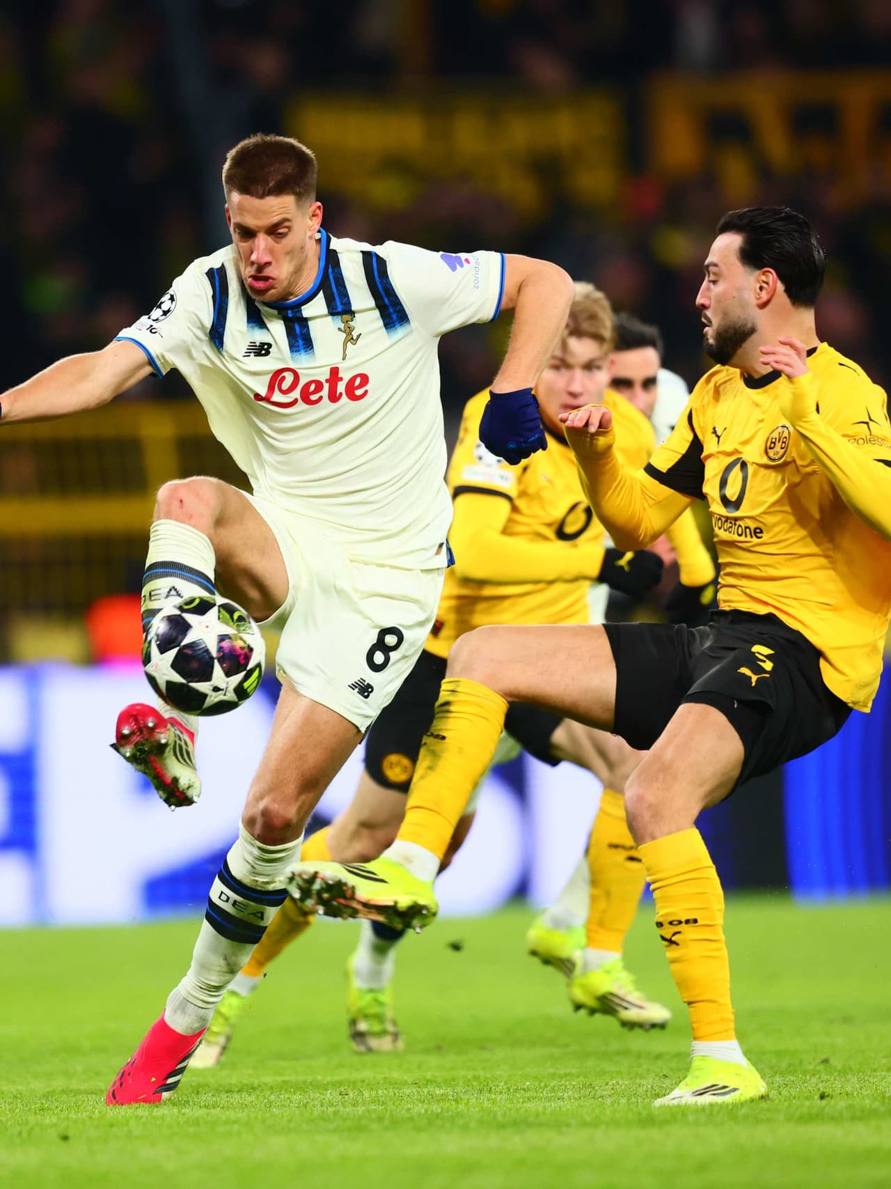 Borussia Dortmund take the first leg of the play-offs