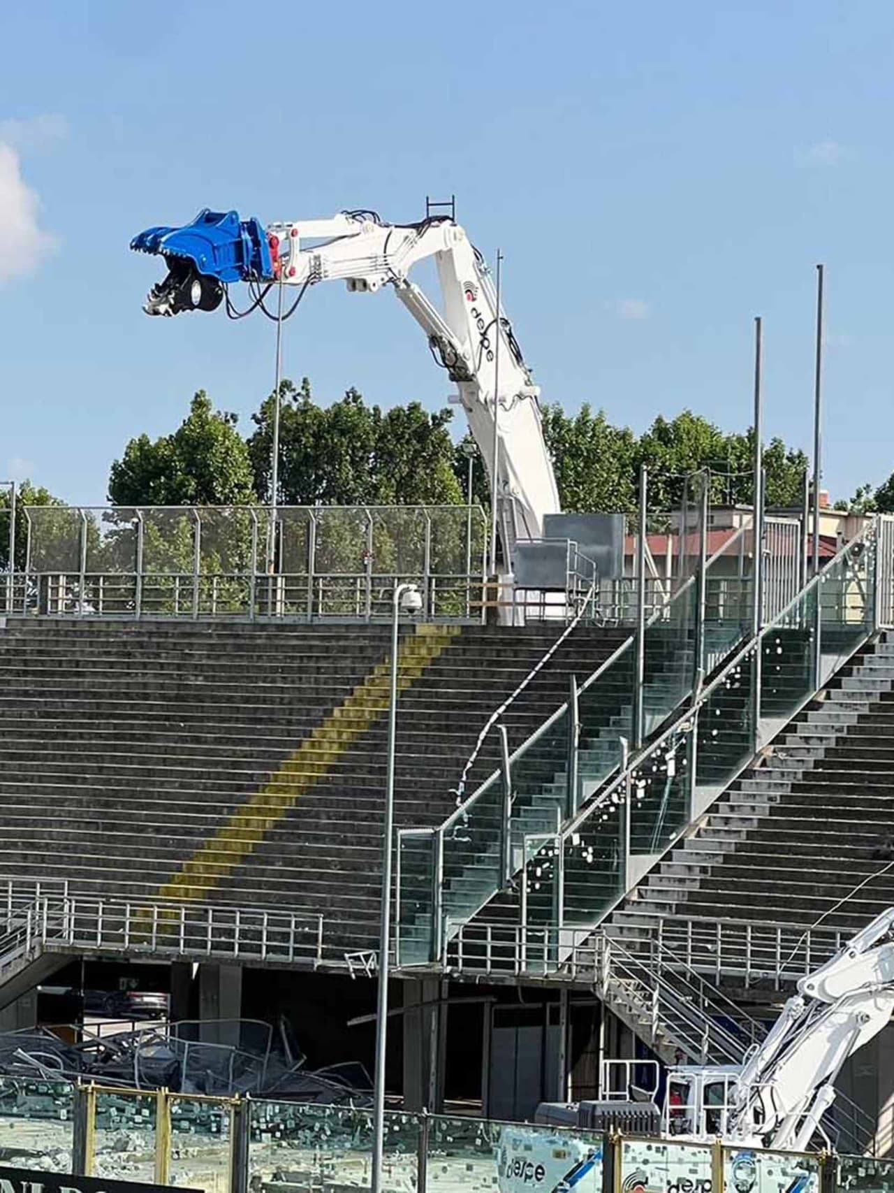 The demolition of the Curva Sud Morosini begins