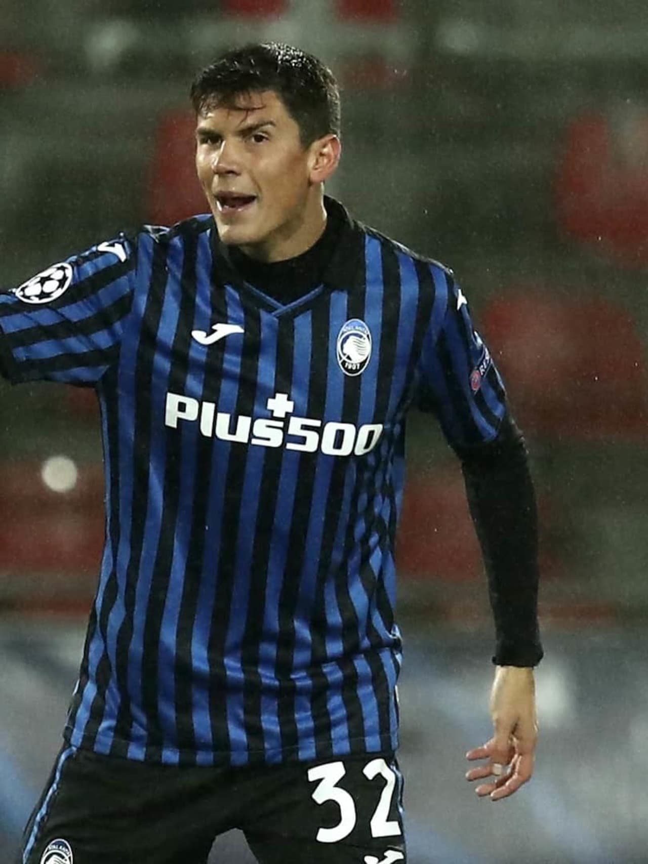 Matteo Pessina on the pitch with Italy