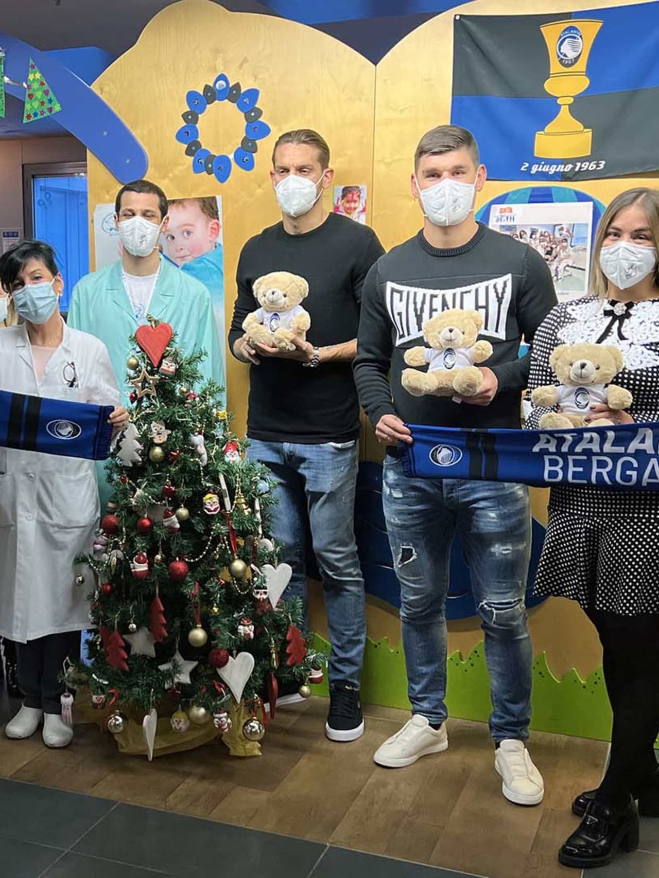 Toloi & Malinovskyi visit kids in hospital