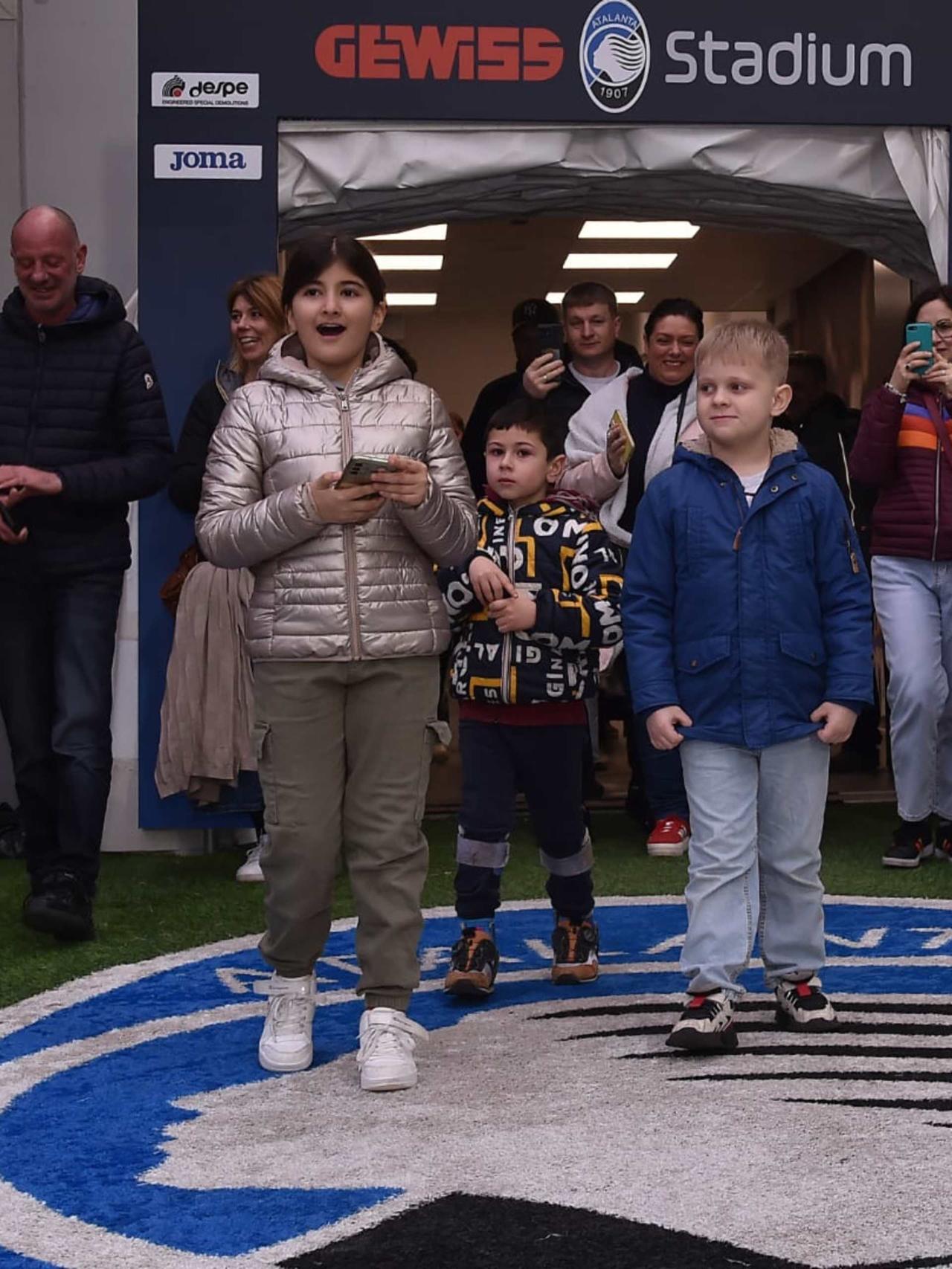 The Amici della Pediatria’s walkabout at the Gewiss Stadium