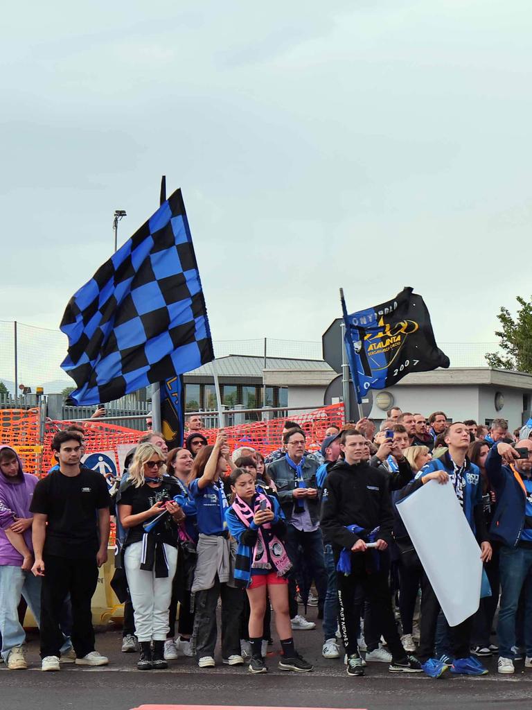 Nerazzurri fans welcomed the team at Zingonia following their Europa League victory