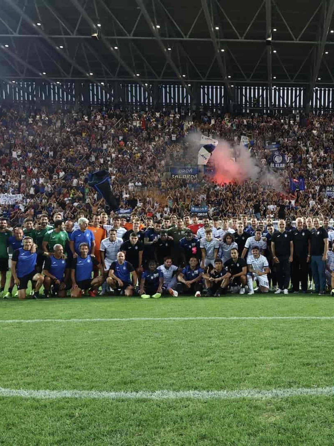 Team meet-up with the fans at the Gewiss Stadium