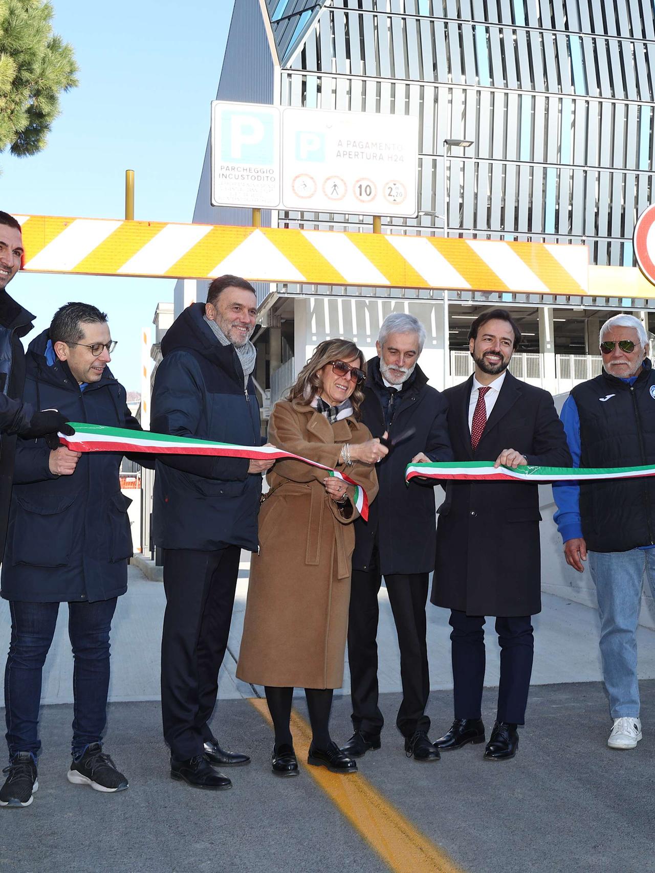 Cutting the ribbon on the Gewiss Stadium's Parking