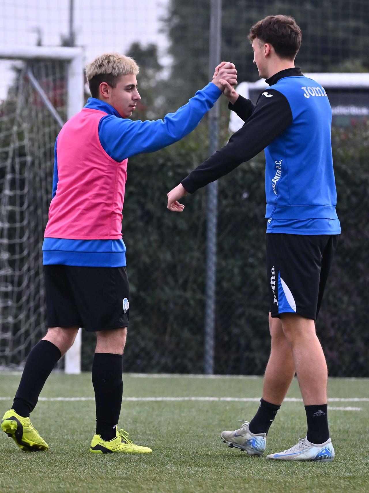 Joint training session with the Under 17s