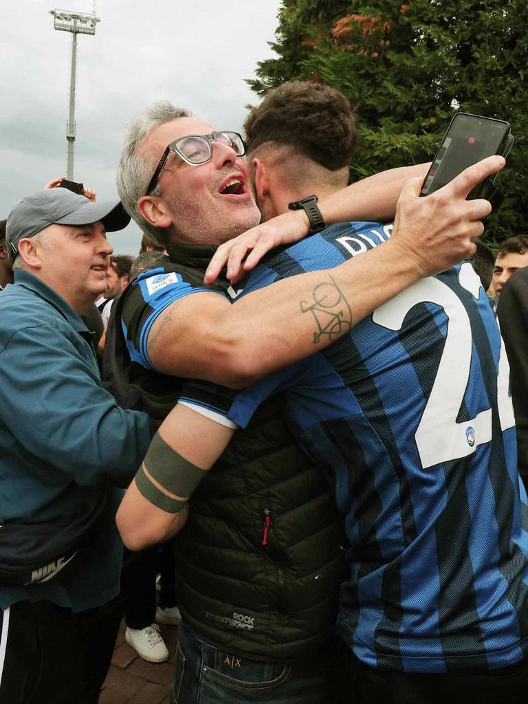 Nerazzurri fans welcomed the team at Zingonia following their Europa League victory