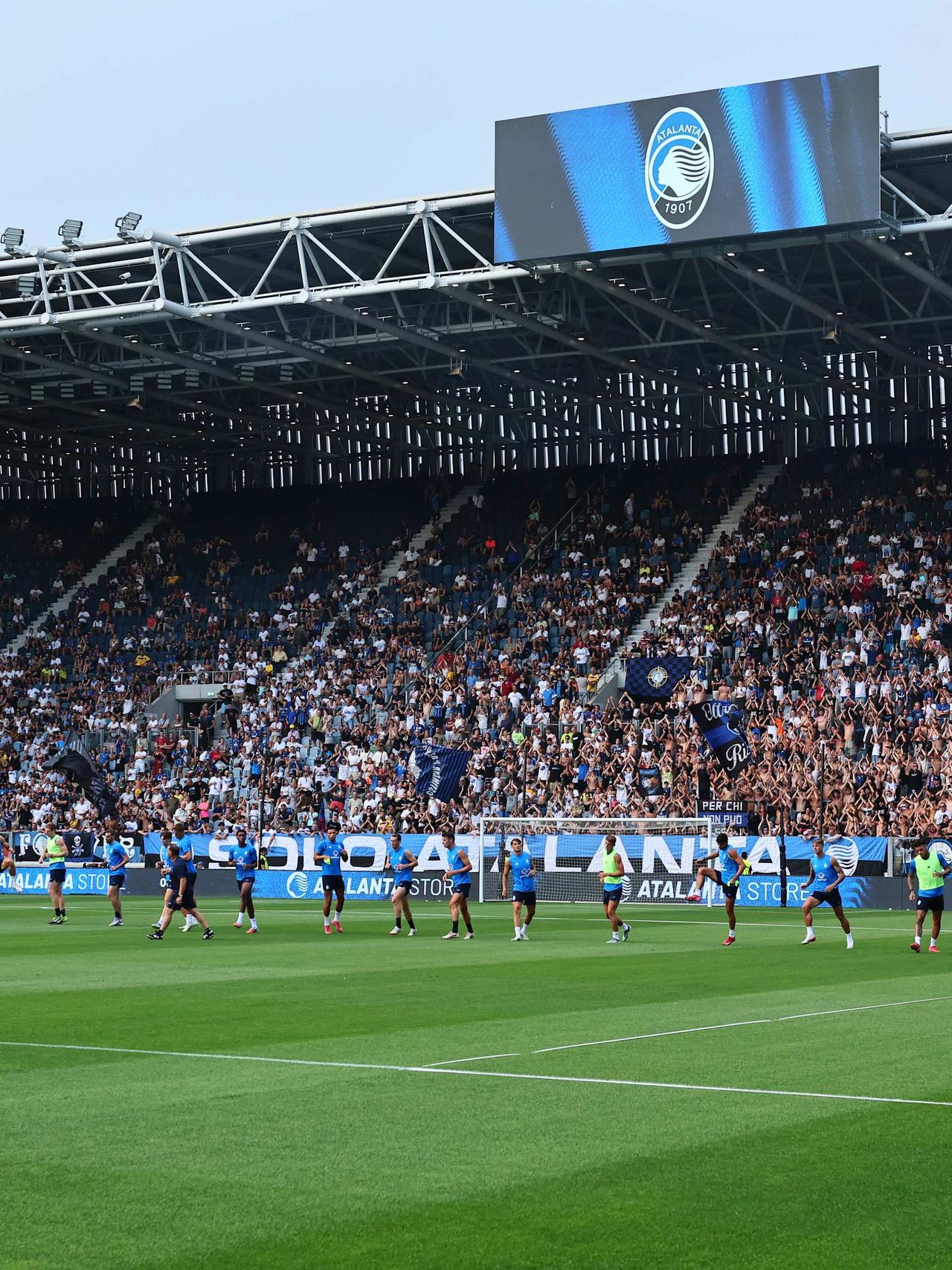 Open training at the Bergamo stadium