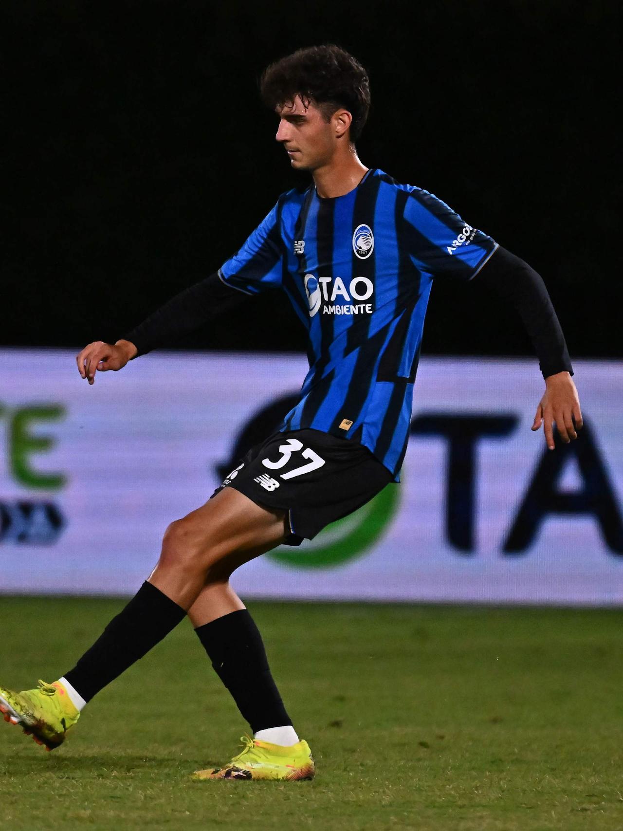 Navarro featuring for Spain U19s