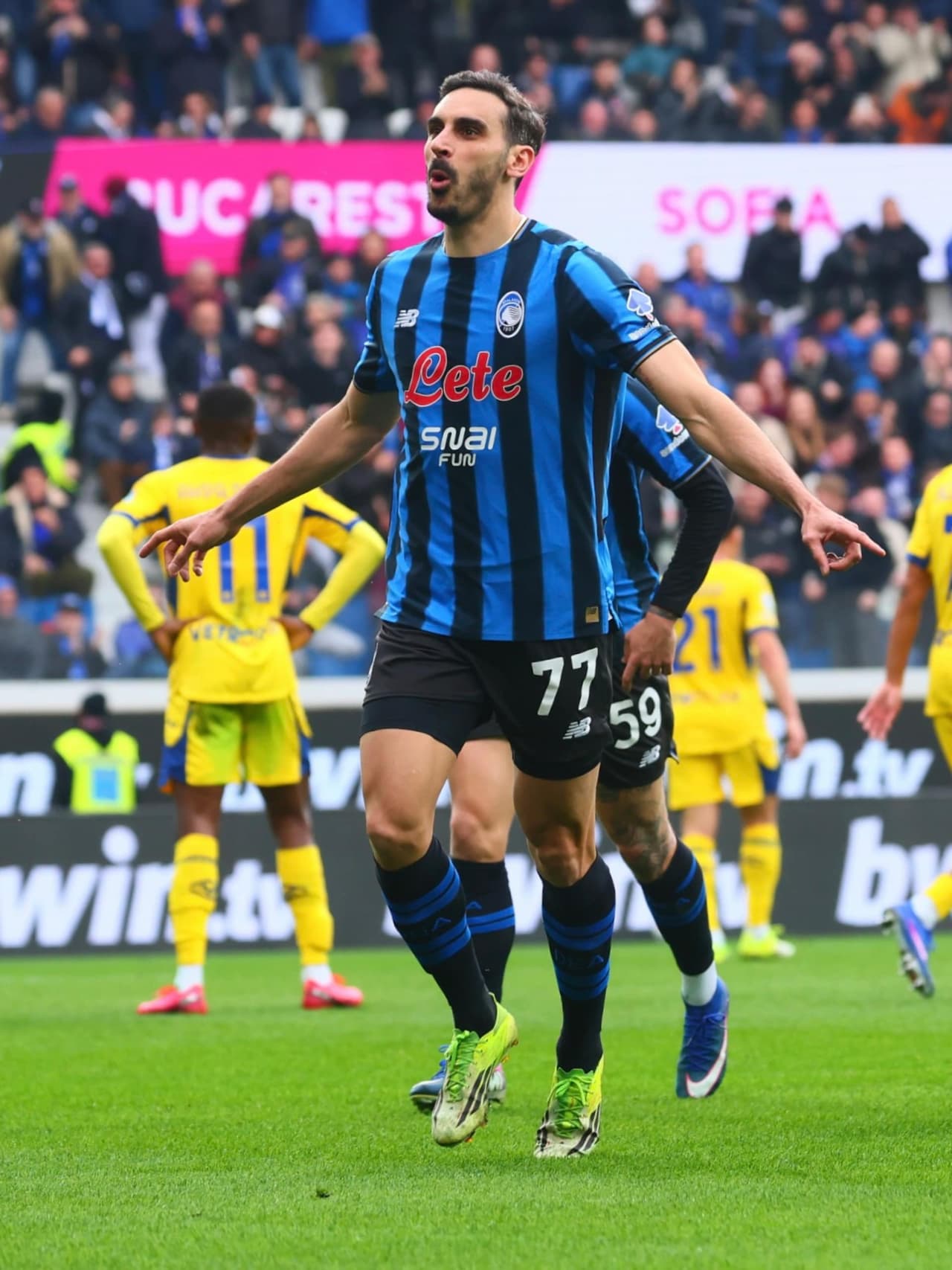 Three more points in the bag on De Roon's record day