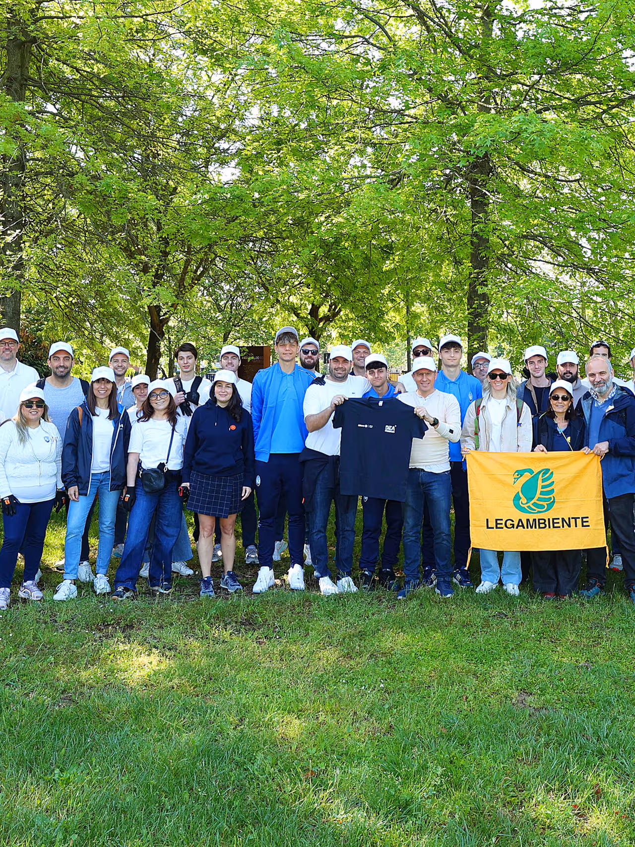 Atalanta and Allianz Trade mark "Earth Day" together