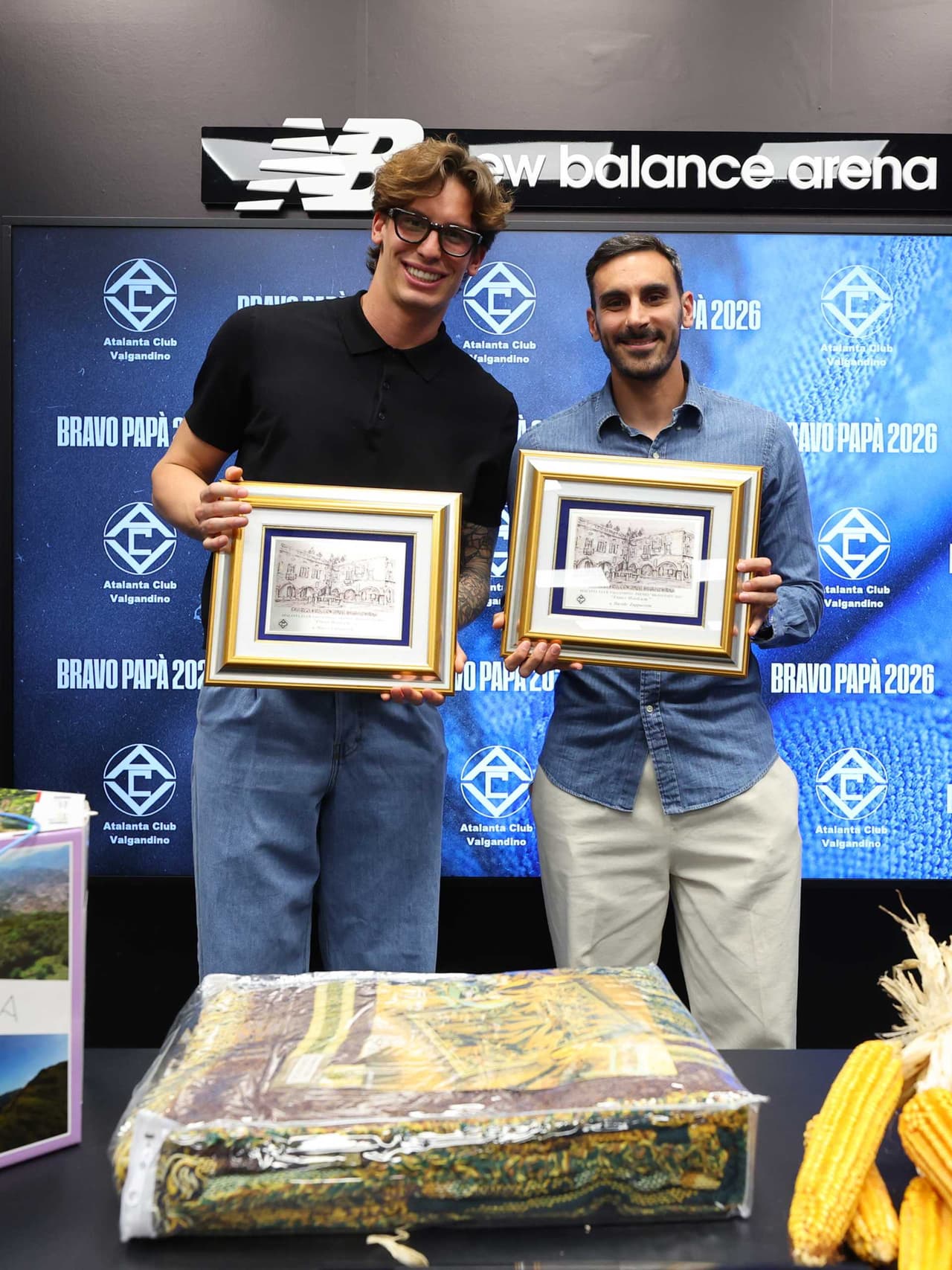 The 2026 "Bravo Papà" award to Marco Carnesecchi and Davide Zappacosta