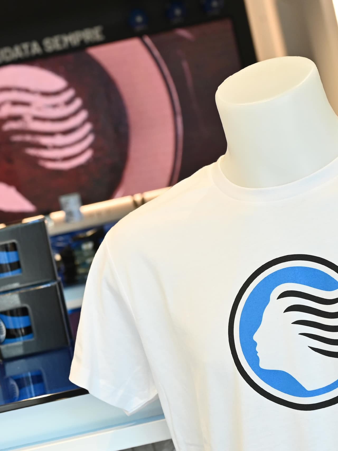 New Balance Arena Store: open from 15:00 CEST to 19:00 CEST on Tuesday 4 August