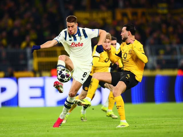 Borussia Dortmund take the first leg of the play-offs
