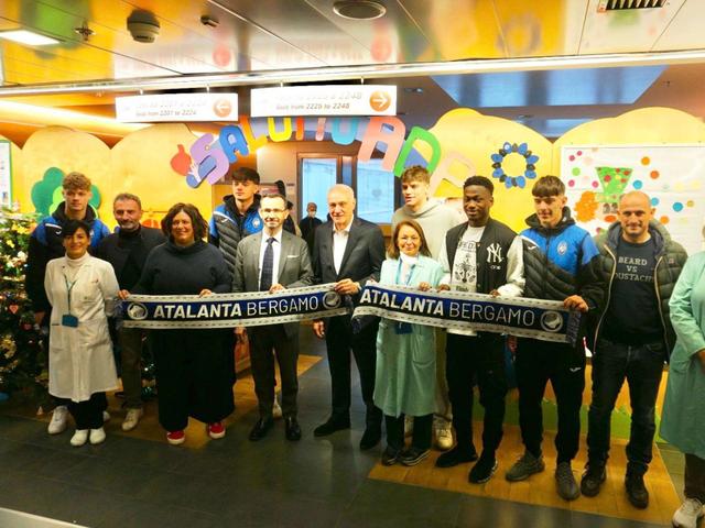 Atalanta's Xmas visit at the Giovanni XXIII's paediatric wards