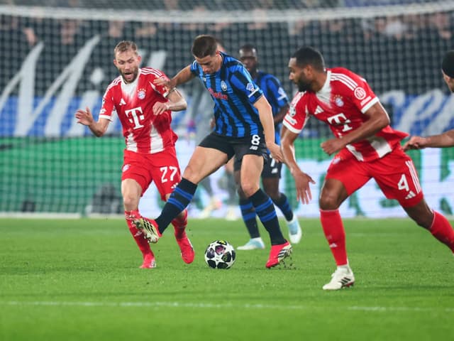 Bayern Munich win the first leg of the UCL Round of 16