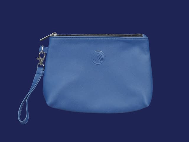 Blue leather pouch: where elegance meets Atalanta style
